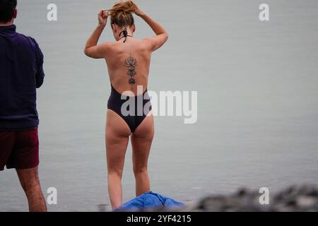 Birling Gap, Eastbourne, 02. November 2024. Ein feuchter und bewölkter Start in den Tag in East Sussex. Bewölktes Wetter am Birling Gap in Eastbourne in East Sussex. Quelle: james jagger/Alamy Live News Stockfoto