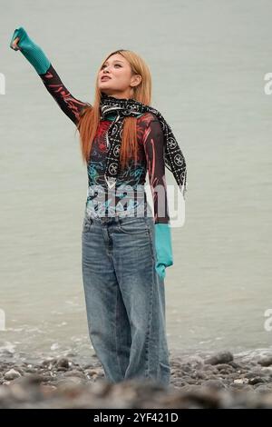 Birling Gap, Eastbourne, 02. November 2024. Ein feuchter und bewölkter Start in den Tag in East Sussex. Bewölktes Wetter am Birling Gap in Eastbourne in East Sussex. Quelle: james jagger/Alamy Live News Stockfoto