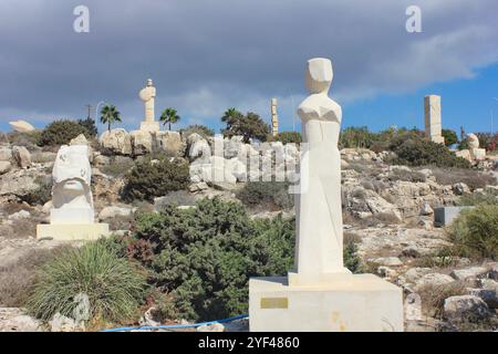 Ayia Napa, Zypern. November 2024. Wunderschöne Kunstwerke im Ayia Napa International Sculpture Park. Stockfoto