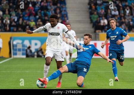 v. li. im Zweikampf Oladapo Afolayan (FC St. Pauli, #17), Anton Stach (TSG 1899 Hoffenheim, #16) GER, TSG 1899 Hoffenheim vs. FC St. Pauli, Fussball, Herren, 1. Bundesliga, 9. Spieltag, Spielzeit 2024/2025, 02.11.2024, DFL/DFB-VORSCHRIFTEN VERBIETEN JEDE VERWENDUNG VON FOTOGRAFIEN ALS BILDSEQUENZEN UND/ODER QUASI-VIDEO, Foto: Eibner-Pressefoto/Wolfgang Frank Stockfoto