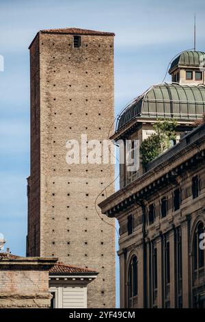 Garisenda Tower, einer der beiden Türme von Bologna Stockfoto