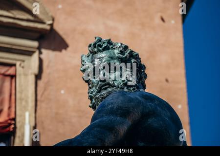 Bologna, Italien - 6. Oktober 2024: Neptunbrunnen auf dem gleichnamigen Platz Piazza del Nettuno in Bologna Stockfoto