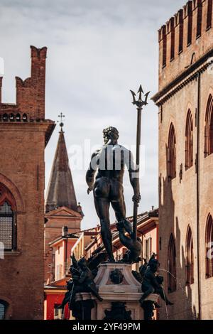 Bologna, Italien - 6. Oktober 2024: Neptunbrunnen auf dem gleichnamigen Platz Piazza del Nettuno in Bologna Stockfoto