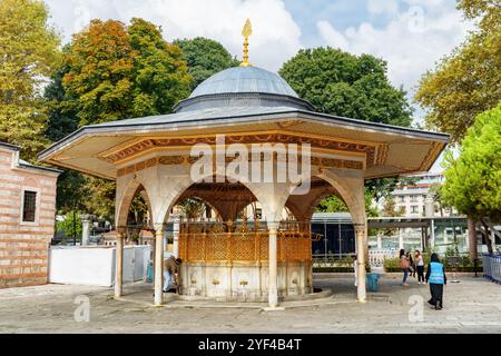 Waschbrunnen im Innenhof des Hagia Sophia Komplexes Stockfoto