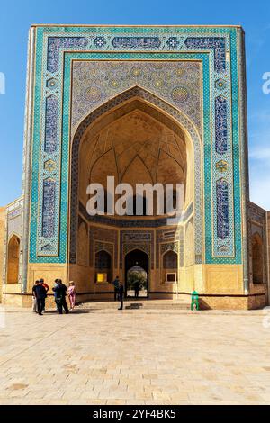 Blick auf die historische Kalyan Moschee, die der Hauptplatz im heiligen Buchara ist. Kalyan Mosque, das Poi-Kalyan Ensemble ist die zentrale Moschee von hol Stockfoto