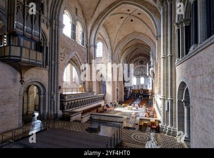 Innenansicht des Trierer Doms. UNESCO-Weltkulturerbe römische Denkmäler, Petersdom und Marienkirche in Trier. Altstadt von Trier, Rhin Stockfoto