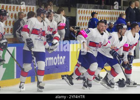 Nottingham, 5. Mai 2023. Großbritannien feiert den Sieg der Gruppe nach dem Sieg gegen Italien bei der IIHF Eishockey-Weltmeisterschaft 2023, Division I, Gruppe A in der Motorpoint Arena in Nottingham. Quelle: Colin Edwards Stockfoto