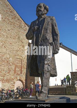 Karl-Marx-Denkmal am Simeonstiftplatz. Trier, Rheinland-Pfalz, Deutschland, Europa Stockfoto