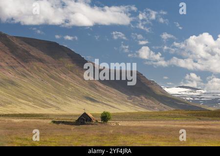 Alte Torfkirche von Groef oder Grafarkirkja bei Hofsos, SkagafjoerÃ°ur, Skagafjoerdur, Nordisland, Island, Europa Stockfoto