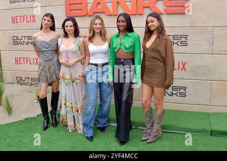 Mia Challis, Fiona Palomo, Madelyn Cline, Carlacia Grant und Madison