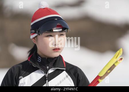 Porträt der koreanischen Biathletin Choi Yoonah Südkorea bei regionalen Juniorbiathlon-Wettbewerben östlich des Pokals. Stadt Petropavlovsk, Kamchat Stockfoto