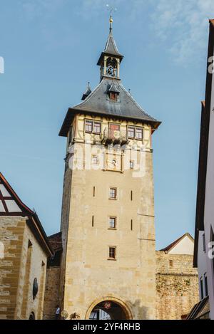 Das Alte Fachwerk in Deutschland. Malerischer Blick auf die mittelalterliche urbane Straßenarchitektur mit Fachwerkhäusern in der deutschen Altstadt Stockfoto