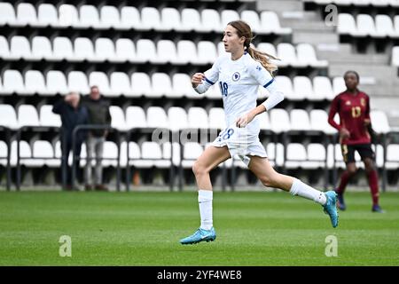 Tubize, Belgien. November 2024. Melisa Sayra Kekic aus Bosnien und Herzegowina, die während eines Fußballspiels zwischen den belgischen Frauen unter 17 Mannschaften, genannt die roten Flammen, und Bosnien und Herzegowina in der UEFA-Frauen-U17-Wettkampfrunde 1 Spieltag 1 in der Gruppe A2 am Sonntag, 3. November 2024 in Tubize, Belgien, gezeigt wurde. Quelle: Sportpix/Alamy Live News Stockfoto