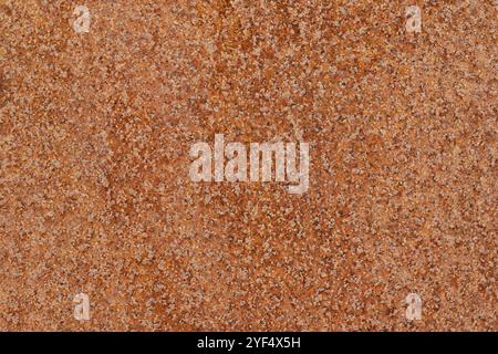 Nahaufnahme makro Ansicht von melierter Altes rostiges Metall oberfläche gelb-orange Farbe. Detaillierte Muster Textur oder Hintergrund in natürlicher Umgebung. Weath Stockfoto