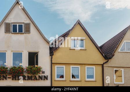 Das Alte Fachwerk in Deutschland. Malerischer Blick auf die mittelalterliche urbane Straßenarchitektur mit Fachwerkhäusern in der deutschen Altstadt Stockfoto