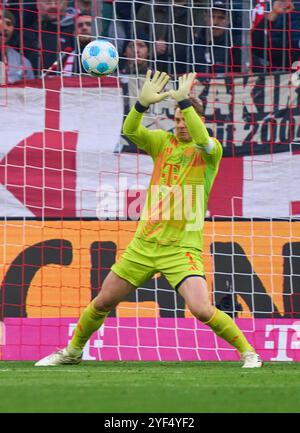 Manuel NEUER, Torhüter FCB 1 verteidigt im Spiel FC BAYERN MÜNCHEN - 1. FC UNION BERLIN 3-0 am 2. November 2024 in München. Saison 2024/2025, 1.Bundesliga, FCB, München, Spieltag 9, 9.Spieltag-Fotograf: ddp-Bilder / STAR-Bilder - DFL-VORSCHRIFTEN VERBIETEN JEDE VERWENDUNG VON FOTOGRAFIEN als BILDSEQUENZEN und/oder QUASI-VIDEO - Stockfoto