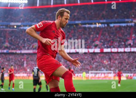 Harry Kane, FCB 9 feiert sein Tor, Happy, lagh, Celebration, 1-0 im Spiel FC BAYERN MÜNCHEN - 1.FC UNION BERLIN 3-0 am 2. November 2024 in München. Saison 2024/2025, 1.Bundesliga, FCB, München, Spieltag 9, 9.Spieltag-Fotograf: ddp-Bilder / STAR-Bilder - DFL-VORSCHRIFTEN VERBIETEN JEDE VERWENDUNG VON FOTOGRAFIEN als BILDSEQUENZEN und/oder QUASI-VIDEO - Stockfoto