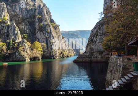 Matka ist der älteste künstliche See in Mazedonien, dessen Stausee 1938 erbaut wurde. Stockfoto