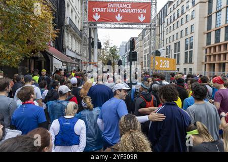 Brüssel, Belgien November 2024. Die Läufer nehmen am Sonntag, den 3. November 2024 in Brüssel am Brüsseler Marathon Teil. BELGA FOTO NICOLAS MAETERLINCK Credit: Belga News Agency/Alamy Live News Stockfoto