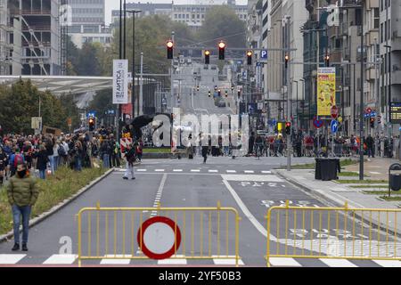 Brüssel, Belgien November 2024. Die Läufer nehmen am Sonntag, den 3. November 2024 in Brüssel am Brüsseler Marathon Teil. BELGA FOTO NICOLAS MAETERLINCK Credit: Belga News Agency/Alamy Live News Stockfoto