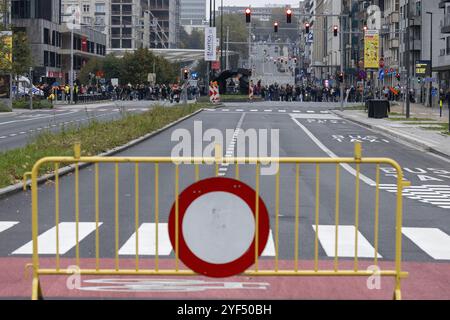 Brüssel, Belgien November 2024. Die Läufer nehmen am Sonntag, den 3. November 2024 in Brüssel am Brüsseler Marathon Teil. BELGA FOTO NICOLAS MAETERLINCK Credit: Belga News Agency/Alamy Live News Stockfoto