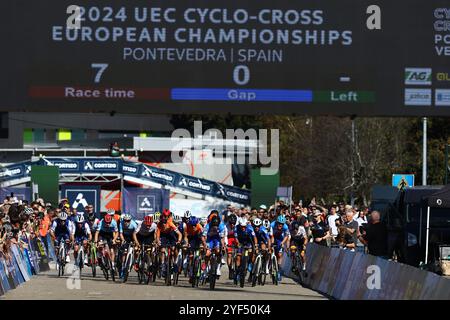 Pontevedra, Spanien. November 2024. Die Fahrer wurden am Sonntag, den 3. November 2024, beim Start des U23-Rennens bei den Europameisterschaften im Cyclocross-Radsport in Pontevedra, Spanien, gezeigt. BELGA FOTO DAVID PINTENS Credit: Belga News Agency/Alamy Live News Stockfoto