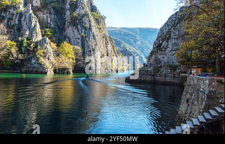 Matka ist der älteste künstliche See in Mazedonien, dessen Stausee 1938 erbaut wurde. Stockfoto