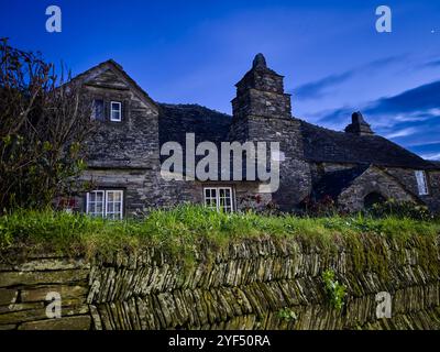 Abgebildet ist Tintagels Postamt in einem Dorf an der Küste Cornwalls, Großbritannien Stockfoto