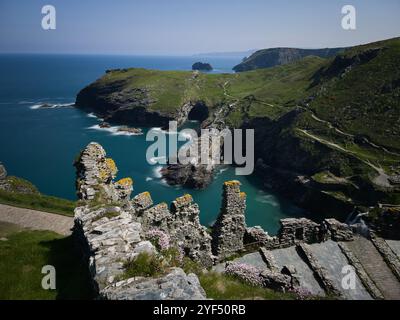 Auf dem Bild ist Tintagel, ein Dorf an der Küste von Cornwall, Großbritannien Stockfoto