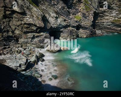 Auf dem Bild ist Tintagel, ein Dorf an der Küste von Cornwall, Großbritannien Stockfoto