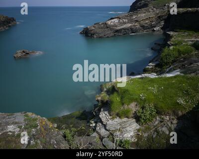 Auf dem Bild ist Tintagel, ein Dorf an der Küste von Cornwall, Großbritannien Stockfoto