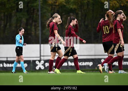 Tubize, Belgien. November 2024. Louize Haentjens von Belgien, das während eines Fußballspiels zwischen den belgischen Frauen unter 17 Mannschaften, den roten Flammen, und Bosnien und Herzegowina in der UEFA Women's U17 Turnier 1 Spieltag 1 in der Gruppe A2 am Sonntag, 3. November 2024 in Tubize, Belgien, gezeigt wurde. Quelle: Sportpix/Alamy Live News Stockfoto