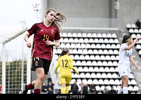 Tubize, Belgien. November 2024. Die belgischen Marthe-Hühner wurden während eines Fußballspiels zwischen den belgischen Frauen unter 17 Mannschaften, den roten Flammen, und Bosnien und Herzegowina in der UEFA-Frauen-U17-Wettkampfrunde 1 Spieltag 1 in der Gruppe A2 am Sonntag, 3. November 2024 in Tubize, Belgien, gezeigt. Quelle: Sportpix/Alamy Live News Stockfoto