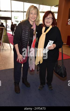 JUBILAEUM 100 Jahre Theater am KUDAMM Debora weigert, Brigitte Grothum Ankunft zur Jubiläumsfeier GEKOMMEN, UM ZU BLEIBEN im Theater am Potsdamer Platz 100 Jahre Komoedie am Kurfürstendamm Berlin, am 03.11.2024 *** JUBILÄUM 100 Jahre Theater am KUDAMM Debora weigert, Brigitte Grothum Ankunft zur Jubiläumsfeier GEKOMMEN, um ZU BLEIBEN im Theater am POTSDAMER Platz Berlin, am POTSDAMER 2024 Jahre Photopedie Berlin, am POTSDAMER Platz 100 Jahre Stockfoto