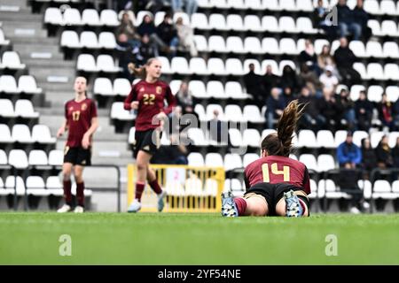 Tubize, Belgien. November 2024. Die belgischen Marthe-Hühner wurden während eines Fußballspiels zwischen den belgischen Frauen unter 17 Mannschaften, den roten Flammen, und Bosnien und Herzegowina in der UEFA-Frauen-U17-Wettkampfrunde 1 Spieltag 1 in der Gruppe A2 am Sonntag, 3. November 2024 in Tubize, Belgien, gezeigt. Quelle: Sportpix/Alamy Live News Stockfoto