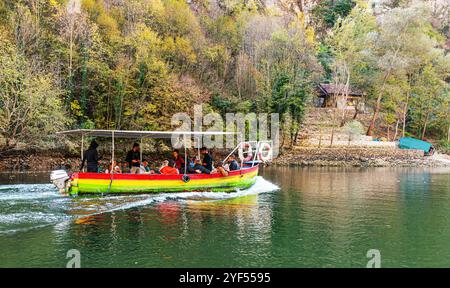 Matka ist der älteste künstliche See in Mazedonien, dessen Stausee 1938 erbaut wurde. Stockfoto