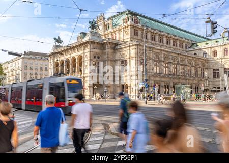 Blick auf die Wiener Staatsoper oder Staatsoper, Österreich, Europa. Stockfoto