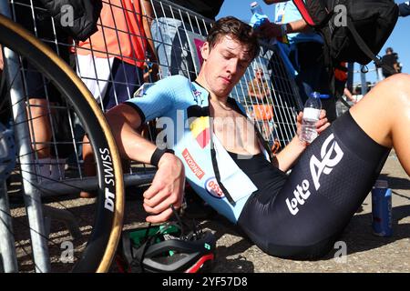 Pontevedra, Spanien. November 2024. Der belgische Yordi Corsus ist erschöpft nach dem U23-Rennen der Männer bei der Europameisterschaft Cyclocross-Radfahren in Pontevedra, Spanien, Sonntag, den 3. November 2024. BELGA FOTO DAVID PINTENS Credit: Belga News Agency/Alamy Live News Stockfoto