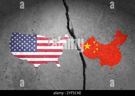 Flaggenkarte von USA und China auf gerissener Wand gemalt. Krieg in China und den USA Stockfoto