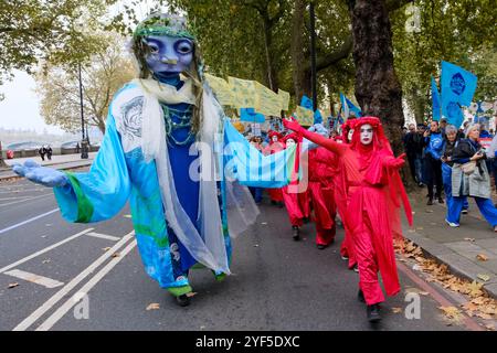 London, Großbritannien. November 2024. Der Marsch für sauberes Wasser in London, der von River Action organisiert wurde, um die Regierung für sauberes Wasser in ganz Großbritannien zu ersuchen. Quelle: Matthew Chattle/Alamy Live News Stockfoto