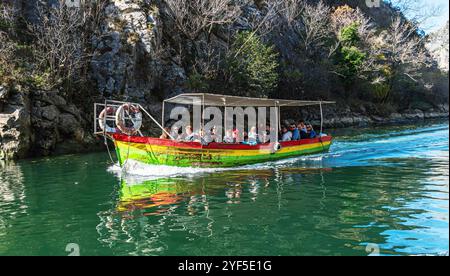 Matka ist der älteste künstliche See in Mazedonien, dessen Stausee 1938 erbaut wurde. Stockfoto