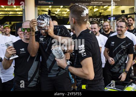 Peugeot 9x8 Podium Celebration während des Rookie Tests 2024 der FIA World Endurance Championship am 3. November 2024 auf dem Bahrain International Circuit in Sakhir, Bahrain Stockfoto