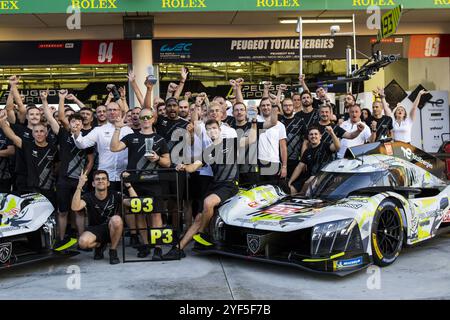 Peugeot 9x8 Podium Celebration während des Rookie Tests 2024 der FIA World Endurance Championship am 3. November 2024 auf dem Bahrain International Circuit in Sakhir, Bahrain Stockfoto