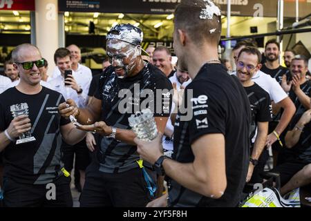 Peugeot 9x8 Podium Celebration während des Rookie Tests 2024 der FIA World Endurance Championship am 3. November 2024 auf dem Bahrain International Circuit in Sakhir, Bahrain Stockfoto