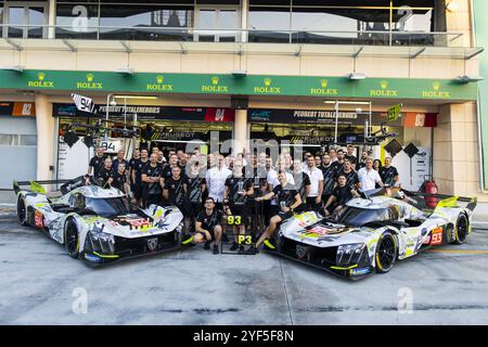 Peugeot 9x8 Podium Celebration während des Rookie Tests 2024 der FIA World Endurance Championship am 3. November 2024 auf dem Bahrain International Circuit in Sakhir, Bahrain Stockfoto