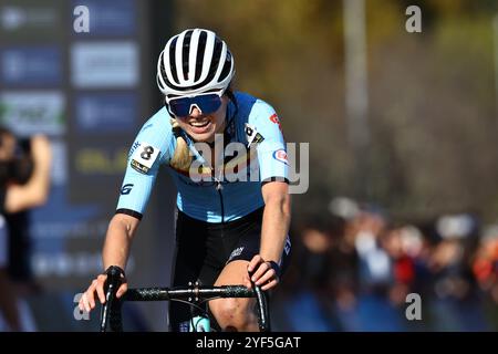 Pontevedra, Spanien. November 2024. Die belgische Laura Verdonschot wurde während des Frauen-Elite-Rennens bei den Europameisterschaften im Cyclocross-Radsport in Pontevedra, Spanien, am Sonntag, den 3. November 2024, aufgenommen. BELGA FOTO DAVID PINTENS Credit: Belga News Agency/Alamy Live News Stockfoto