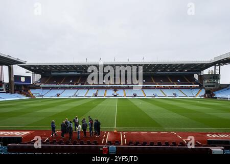 Birmingham, Großbritannien. November 2024. Ein allgemeiner Überblick über den Boden vor dem Spiel der Women's Super League zwischen Aston Villa Women und Liverpool Women im Villa Park, Birmingham, England am 3. November 2024. Foto von Stuart Leggett. Nur redaktionelle Verwendung, Lizenz für kommerzielle Nutzung erforderlich. Keine Verwendung bei Wetten, Spielen oder Publikationen eines einzelnen Clubs/einer Liga/eines Spielers. Quelle: UK Sports Pics Ltd/Alamy Live News Stockfoto