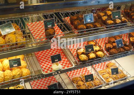 n und um Granville Market, Granville Island, Vancouver, British Columbia, Kanada. Stockfoto