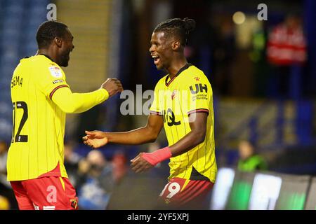 Hillsborough Stadium, Sheffield, England - 2. November 2024 Vakoun Issouf Bayo (19) aus Watford feiert mit Ken Sema (12), nachdem er sein 3. Und Watfords 5. Tor erzielt hat - während des Spiels Sheffield Wednesday gegen Watford, EFL Championship, 2024/25, Hillsborough Stadium, Sheffield, England - 2. November 2024 Credit: Arthur Haigh/WhiteRosePhotos/Alamy Live News Stockfoto