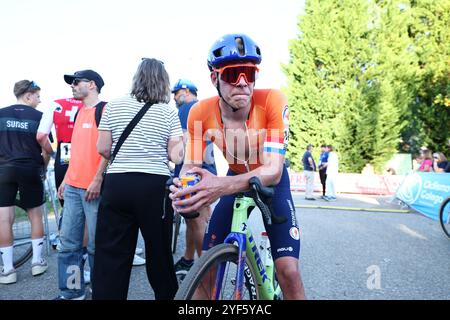 Pontevedra, Spanien. November 2024. Niederländischer unbekannter Fahrer reagierte nach dem MEN Elite-Rennen bei der Europameisterschaft Cyclocross-Radfahren in Pontevedra, Spanien, Sonntag, den 03. November 2024. BELGA FOTO DAVID PINTENS Credit: Belga News Agency/Alamy Live News Stockfoto